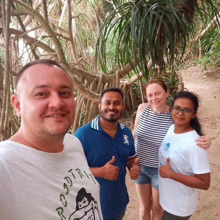 Kiralawella Beach Inn Matara Exteriör bild