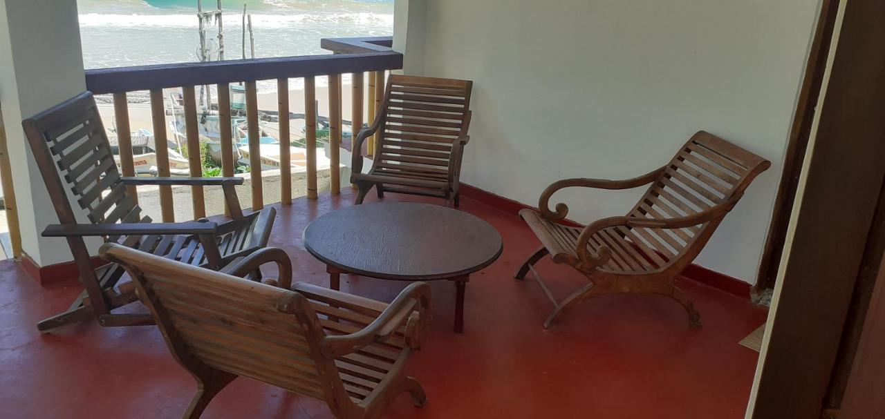 Kiralawella Beach Inn Matara Exteriör bild