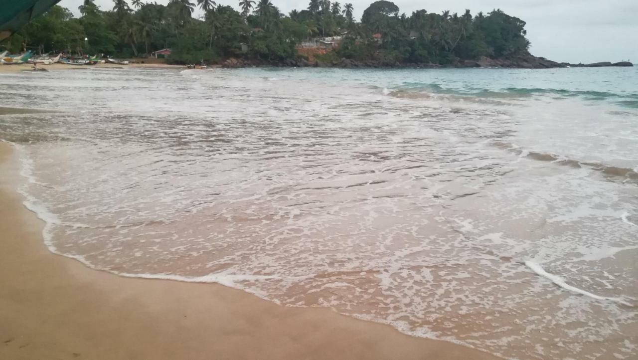 Kiralawella Beach Inn Matara Exteriör bild
