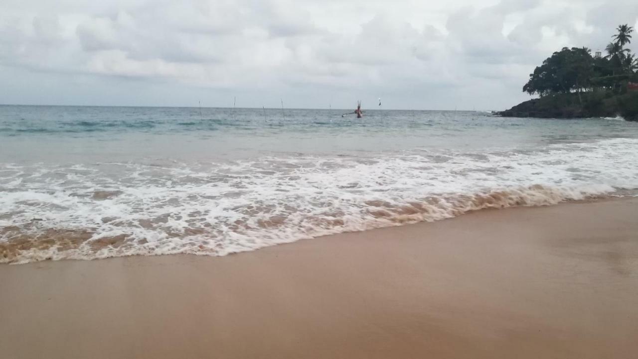 Kiralawella Beach Inn Matara Exteriör bild